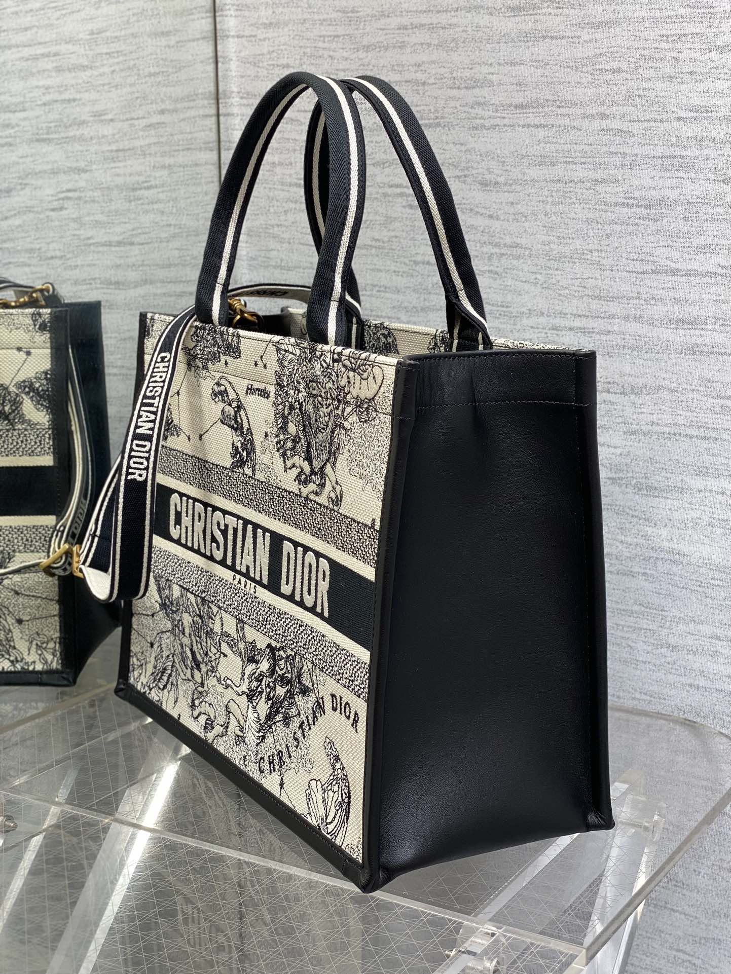 92_Dior Book Tote