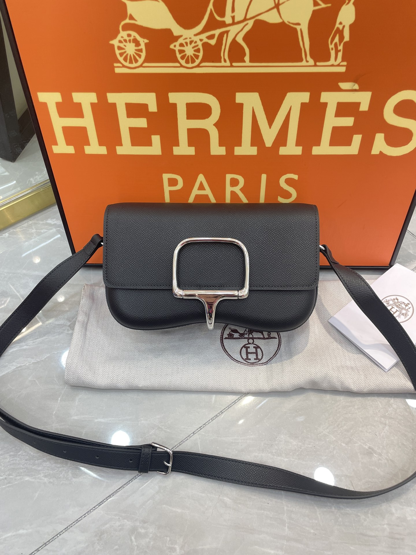 68_Hermes Della_ H084658CP76