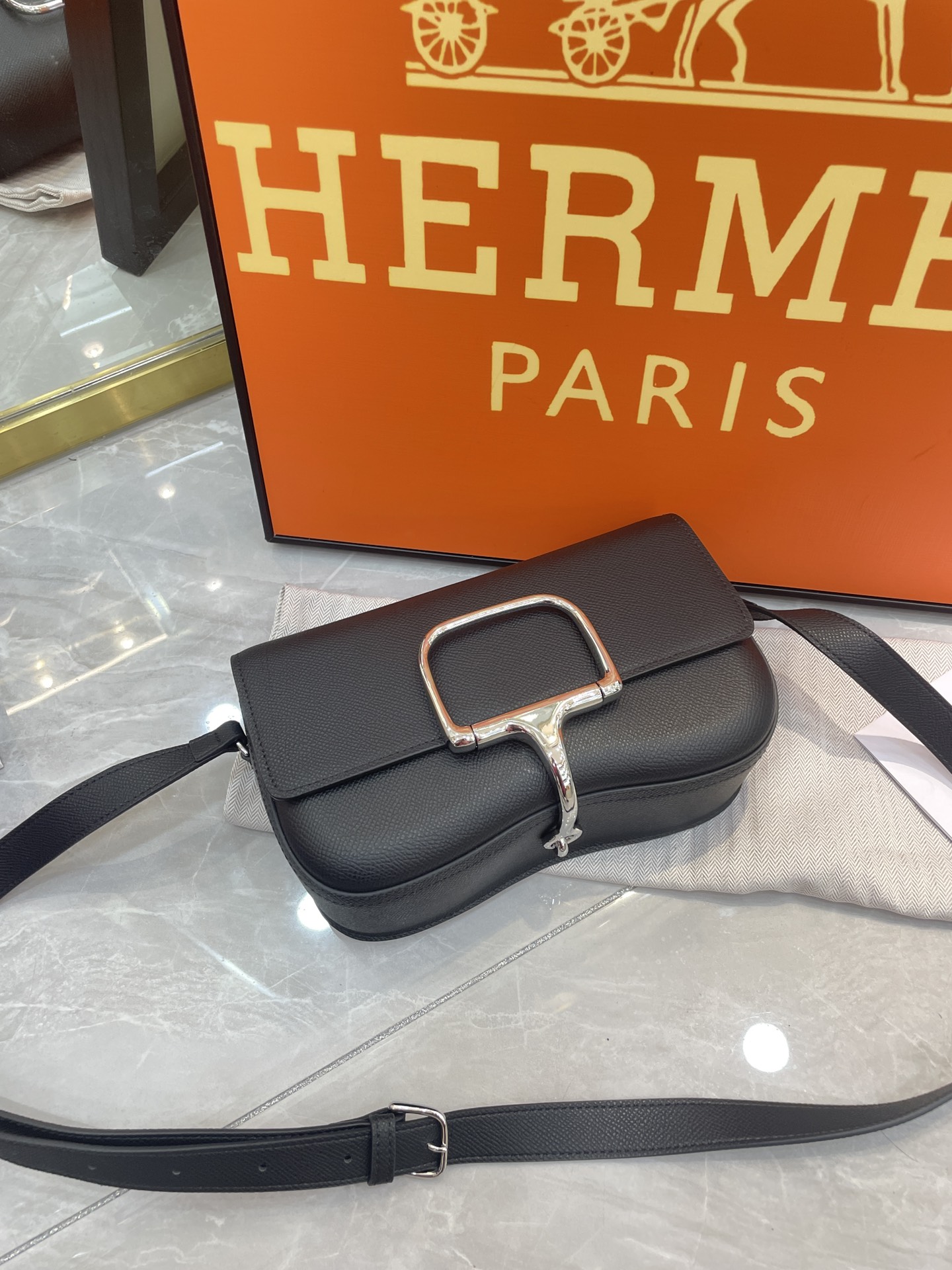 68_Hermes Della_ H084658CP76