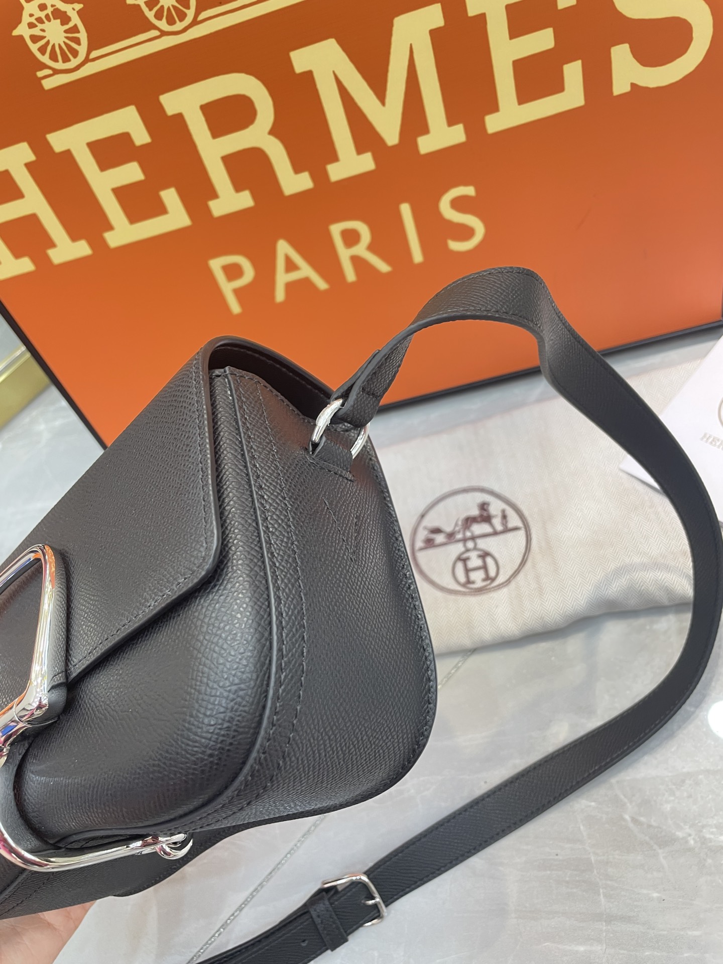 68_Hermes Della_ H084658CP76