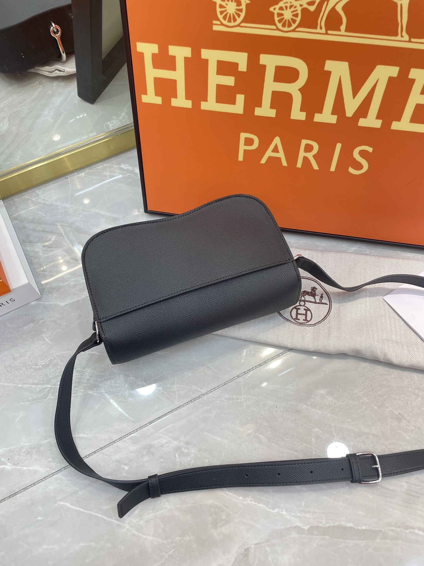 68_Hermes Della_ H084658CP76