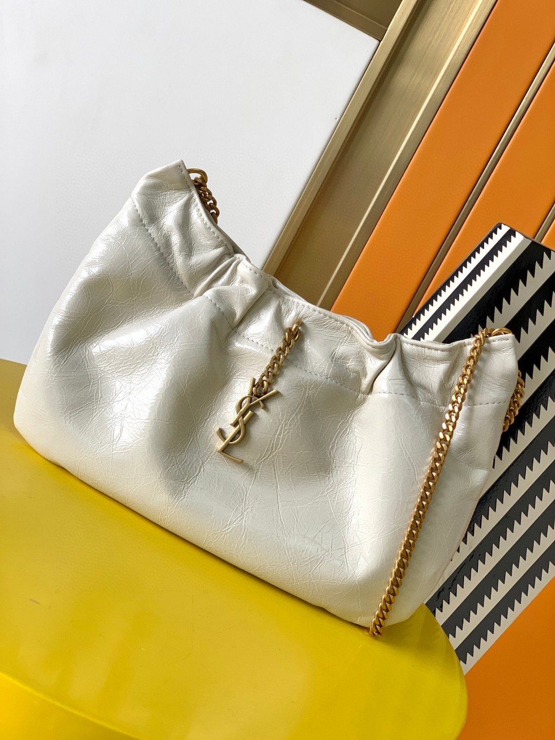 A121_Mini leather shoulder bag